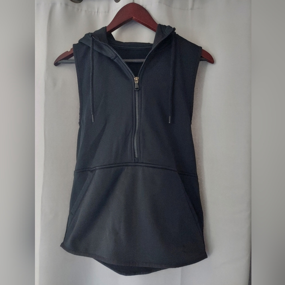 Under Armour Black Sleeveless Hoodie Top